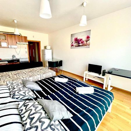 Centrum Park Apartment Прага Екстериор снимка