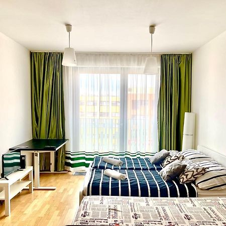 Centrum Park Apartment Прага Екстериор снимка