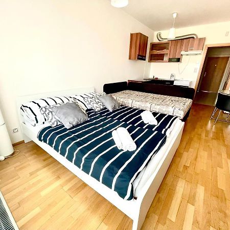 Centrum Park Apartment Прага Екстериор снимка