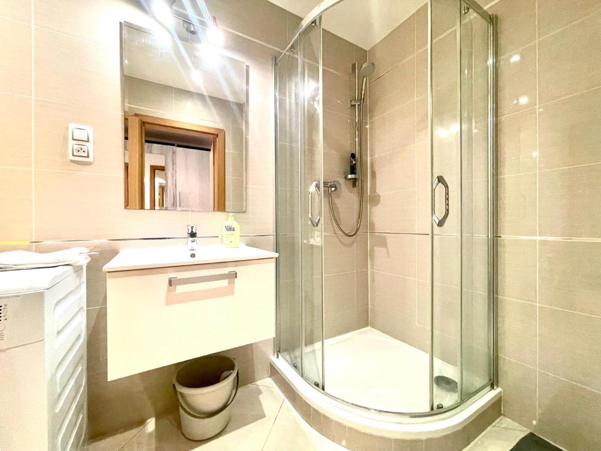 Centrum Park Apartment Прага Екстериор снимка