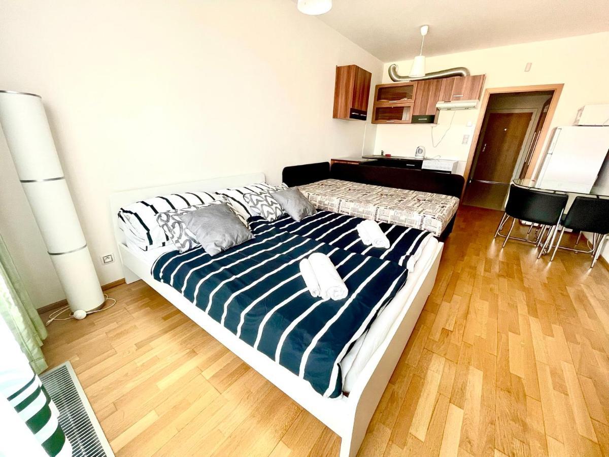 Centrum Park Apartment Прага Екстериор снимка